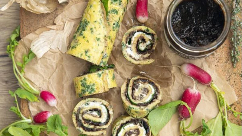 les bouchées d’omelette à la tapenade d’ail noir