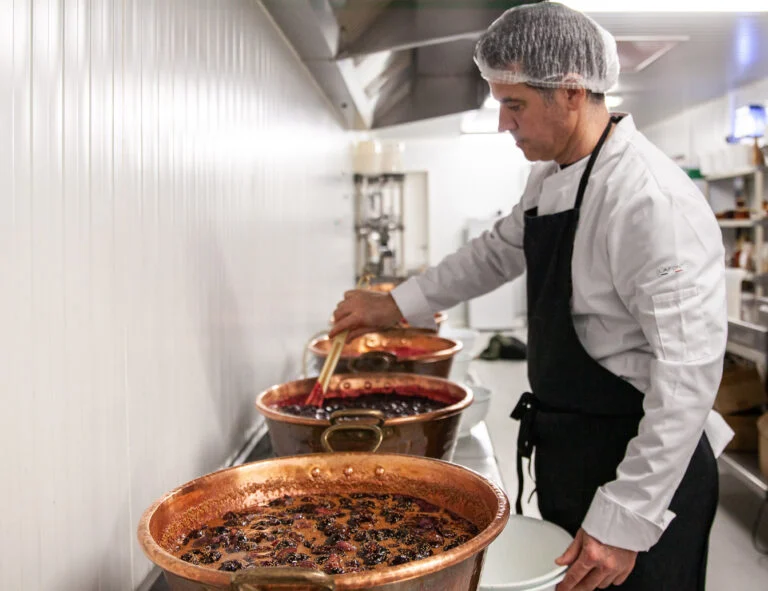 Photo ou le chef prépare la confiture